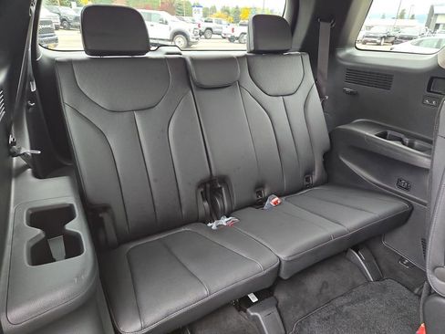 Used 2022 Hyundai Palisade SEL w/ Premium Package image 16