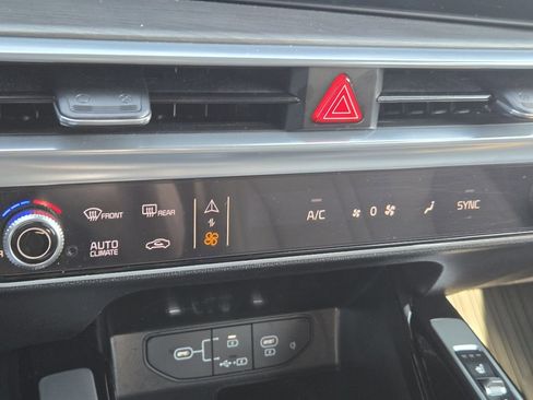 Certified 2025 Kia Sorento SX Prestige w/ Olive Brown Leather Package image 30