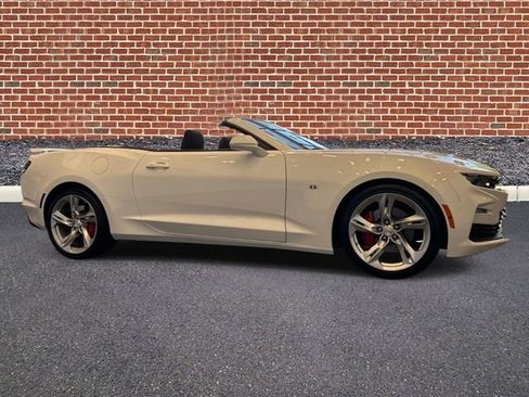 Used 2021 Chevrolet Camaro SS RWD image 6