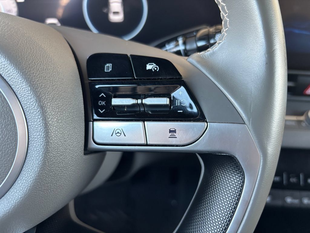 Used 2025 Hyundai Elantra SEL FWD image 12