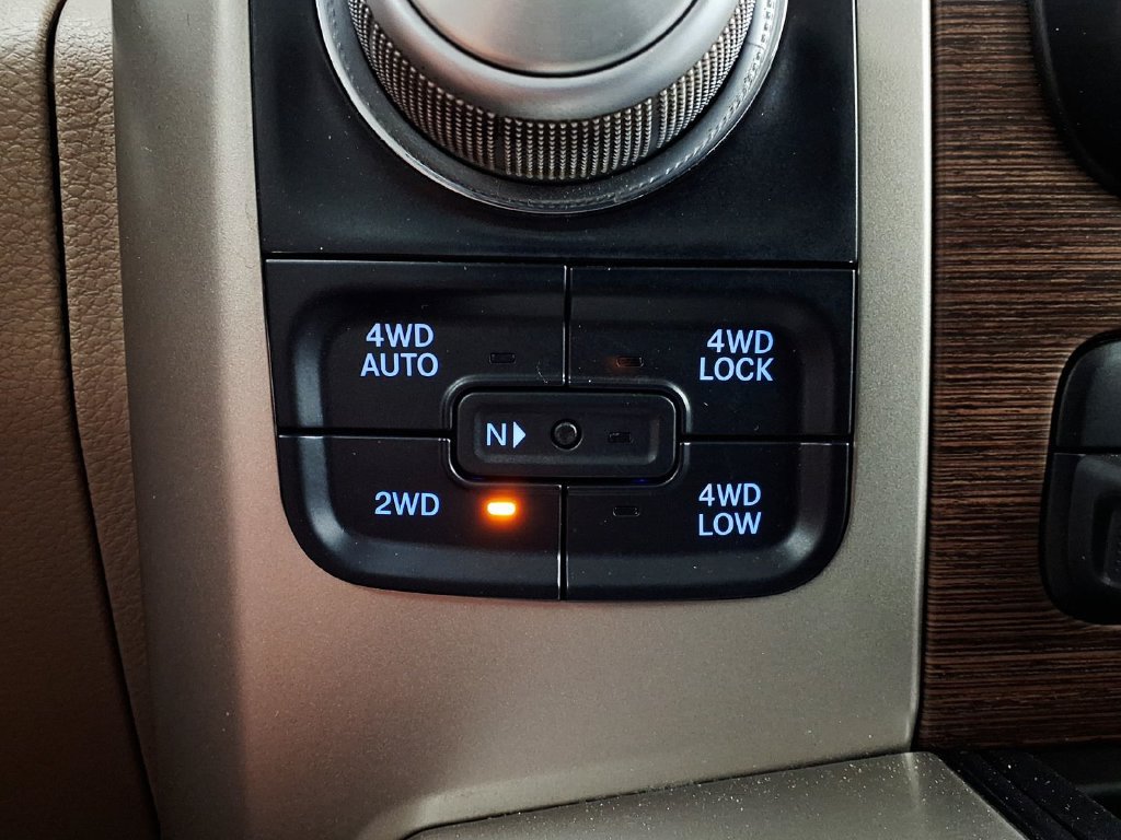 Used 2014 RAM 1500 Laramie w/ Convenience Group AWD/4WD image 17