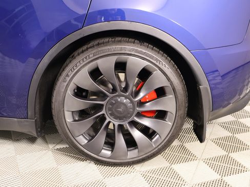 Used 2023 Tesla Model Y Performance AWD/4WD image 17