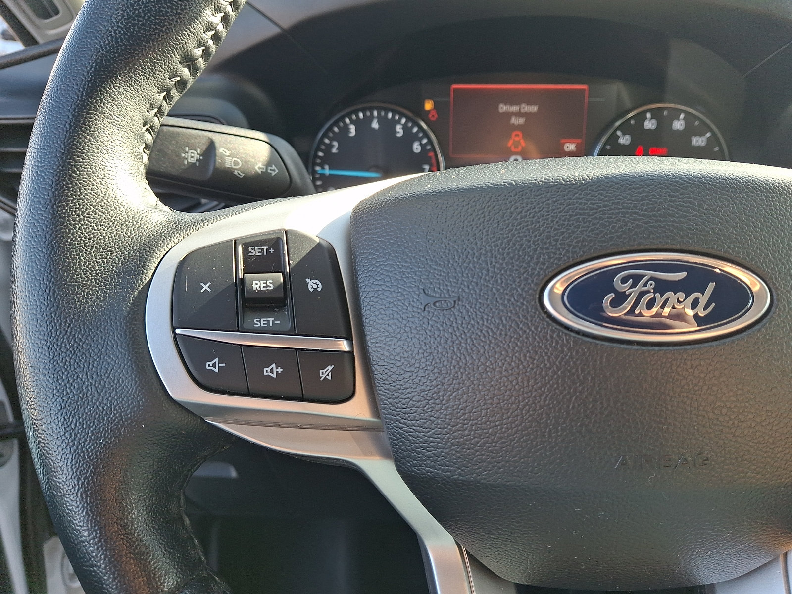 Used 2023 Ford Explorer XLT AWD/4WD image 22