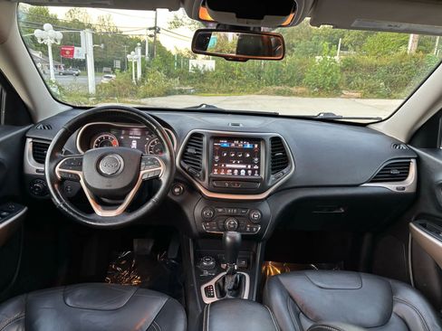 Used 2018 Jeep Cherokee Limited image 26