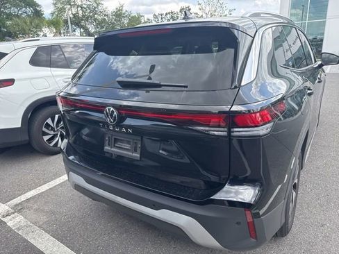 Certified 2025 Volkswagen Tiguan S FWD image 8