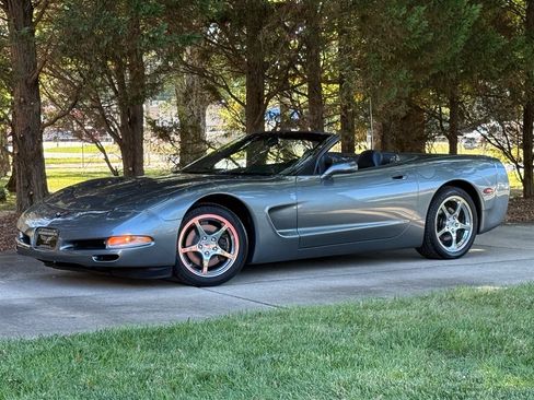 Used 2004 Chevrolet Corvette Convertible w/ Preferred Equipment Group image 14