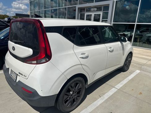 Used 2021 Kia Soul EX FWD image 2