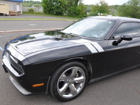 Used 2013 Dodge Challenger SXT Plus RWD image 3