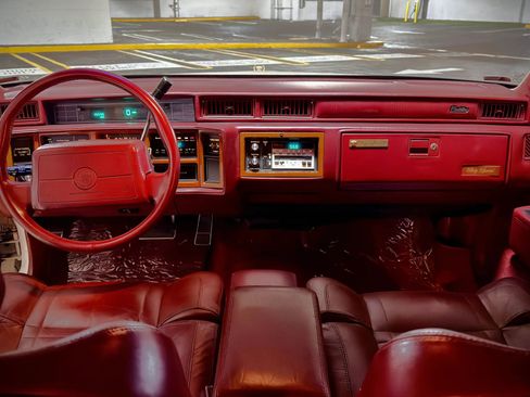 Used 1990 Cadillac Fleetwood 60 Special FWD image 22