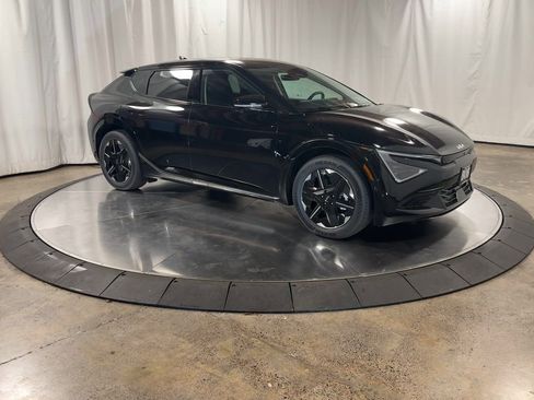 New 2025 Kia EV6 Wind image 2