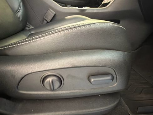 Used 2023 GMC Terrain SLT w/ Tech Package FWD image 29