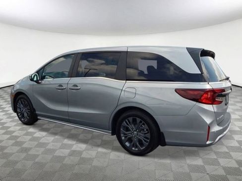 New 2026 Honda Odyssey Touring image 4