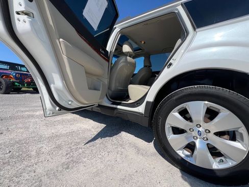 Used 2012 Subaru Outback 3.6R Limited AWD/4WD image 16