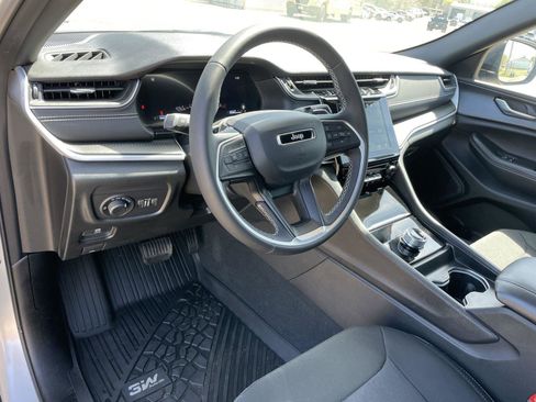 Used 2025 Jeep Grand Cherokee Laredo X w/ Trailer Tow Package AWD/4WD image 13