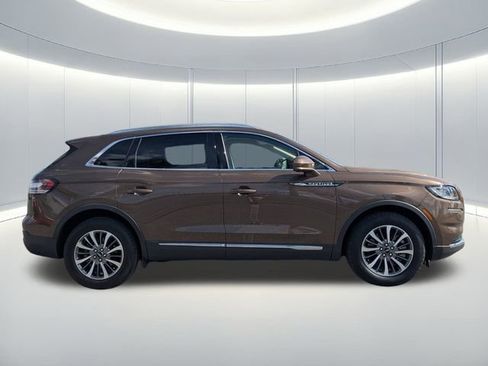 Used 2022 Lincoln Nautilus FWD w/ Premium Package image 5