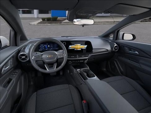 New 2026 Chevrolet Equinox EV LT image 15