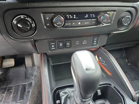Used 2025 Nissan Frontier PRO-4X w/ Pro Convenience Package image 16