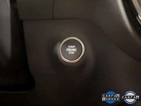 Used 2025 Volvo XC40 B5 Plus image 43