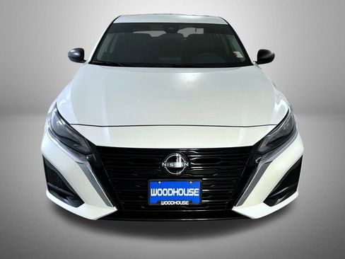 Used 2024 Nissan Altima 2.5 SV AWD/4WD image 3