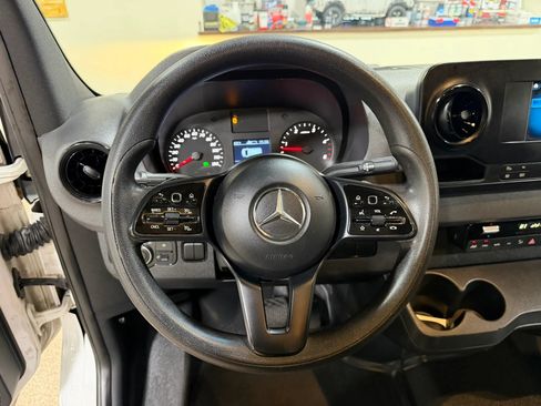 Used 2019 Mercedes-Benz Sprinter 2500 image 35