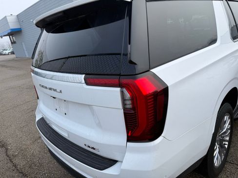 Used 2025 GMC Yukon XL Denali image 3