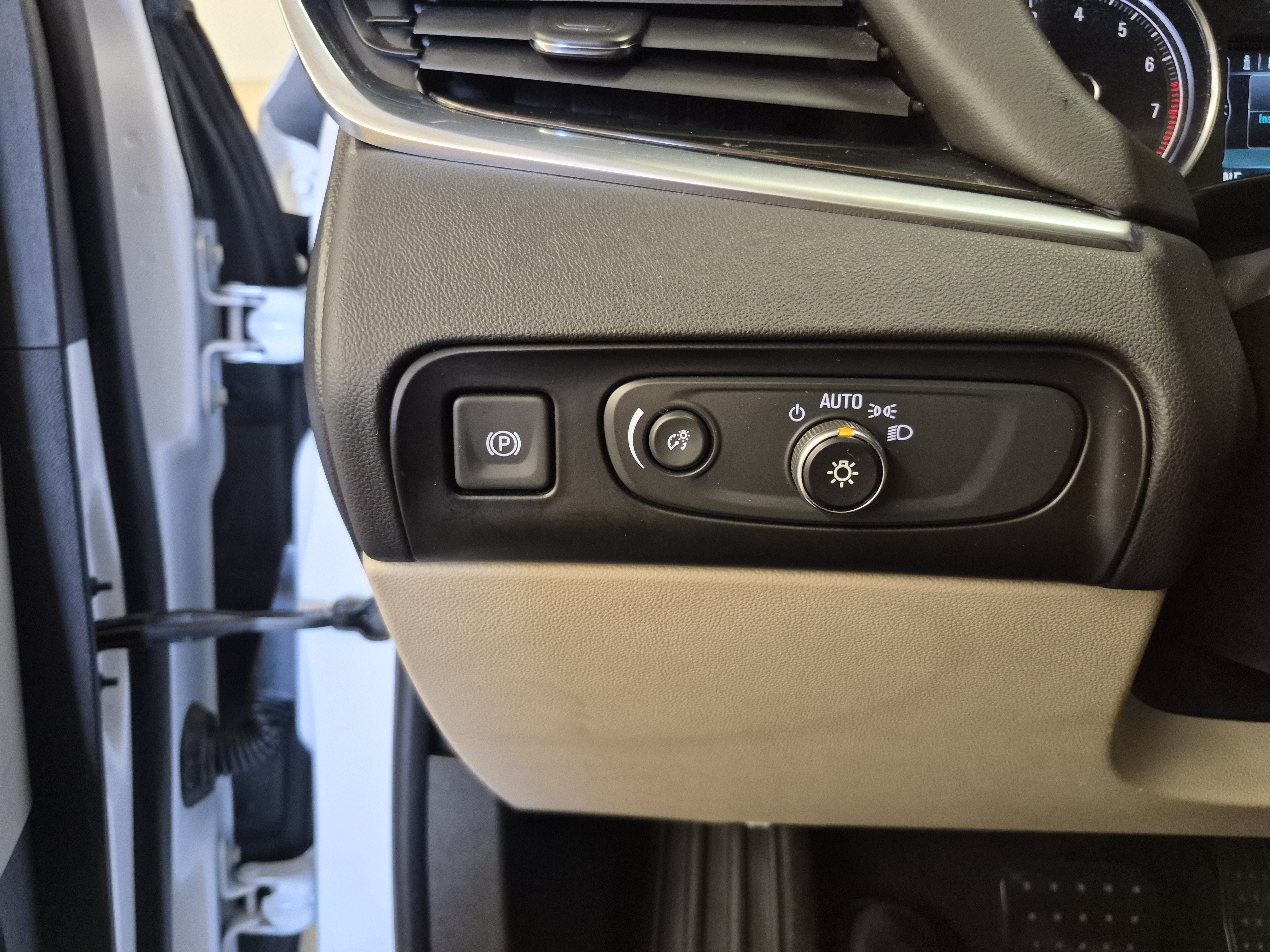 Used 2018 Buick Enclave Premium FWD image 24