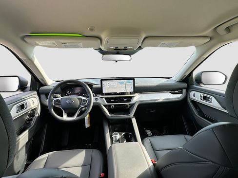 New 2026 Ford Explorer Active RWD image 16
