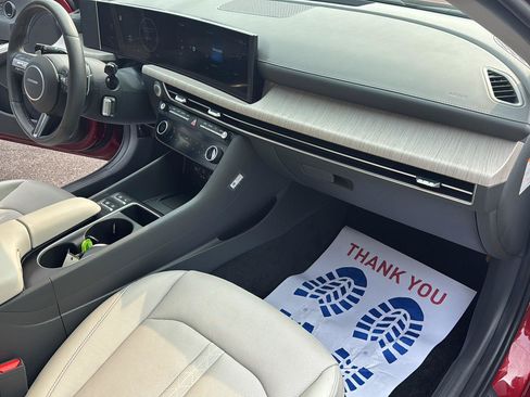 Used 2025 Hyundai Sonata Limited FWD image 4