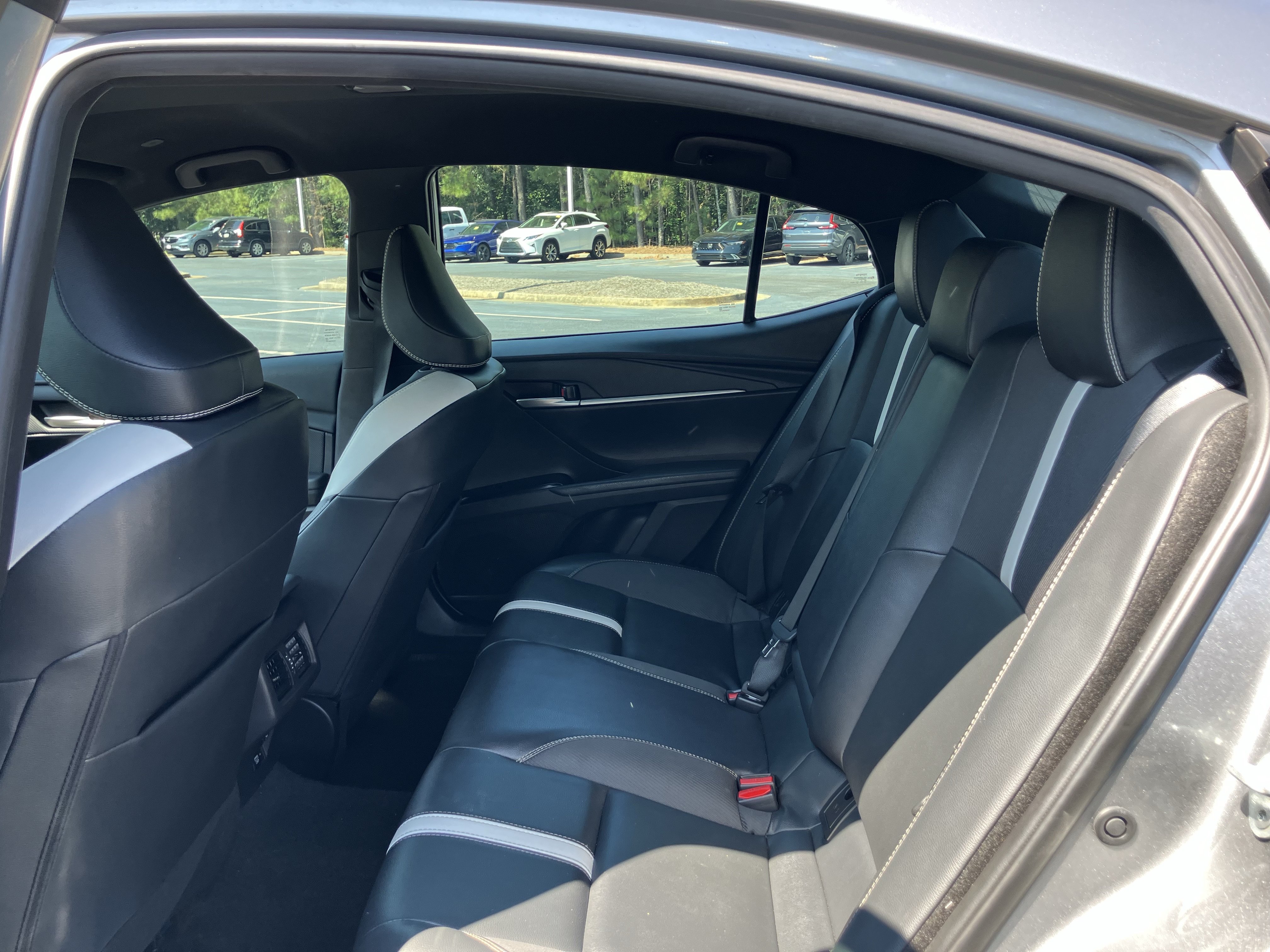 Used 2025 Toyota Camry SE FWD image 31