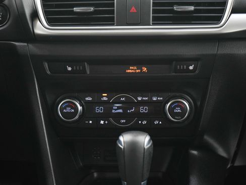 Used 2017 MAZDA MAZDA3 Touring FWD image 16