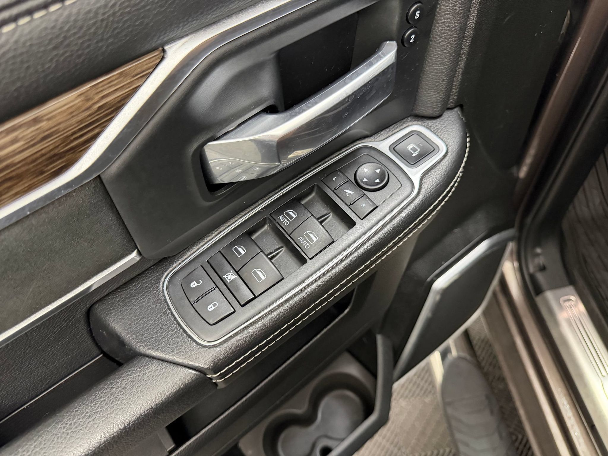 Used 2020 RAM 2500 Laramie AWD/4WD image 12