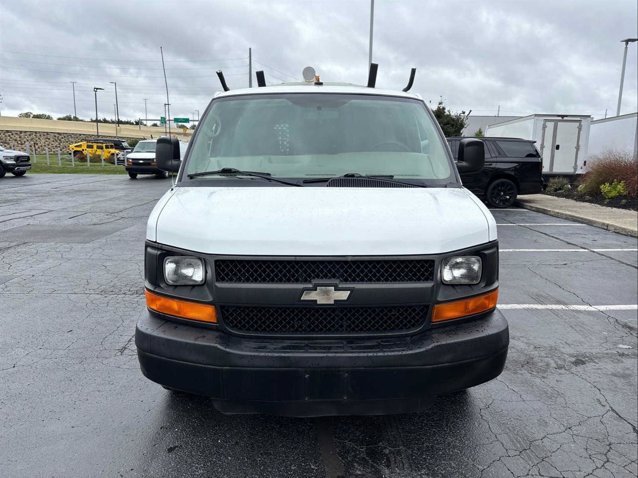 Used 2011 Chevrolet Express 2500 RWD image 3