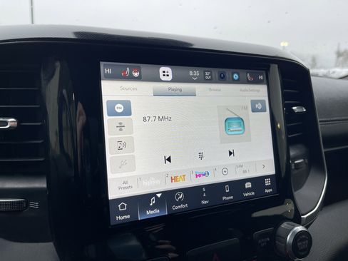 Used 2022 RAM 1500 Laramie AWD/4WD image 19