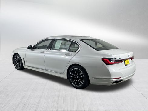 Used 2022 BMW 750i xDrive w/ Luxury Rear Seating Package image 5
