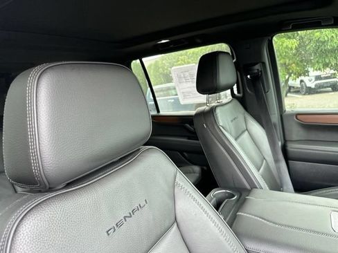 Used 2025 GMC Yukon XL Denali w/ Sun & Power Step Package AWD/4WD image 20