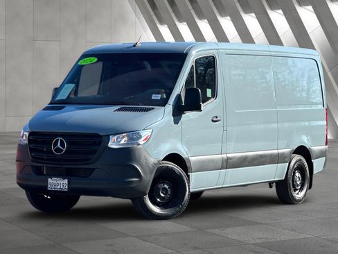 Used 2024 Mercedes-Benz Sprinter 2500 image 2
