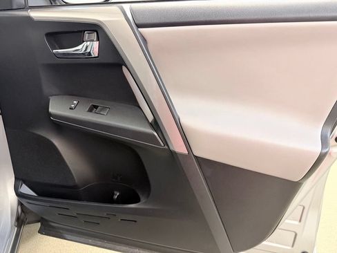 Used 2018 Toyota RAV4 XLE FWD image 30
