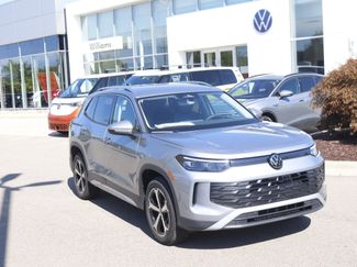 New 2025 Volkswagen Tiguan SE image 1