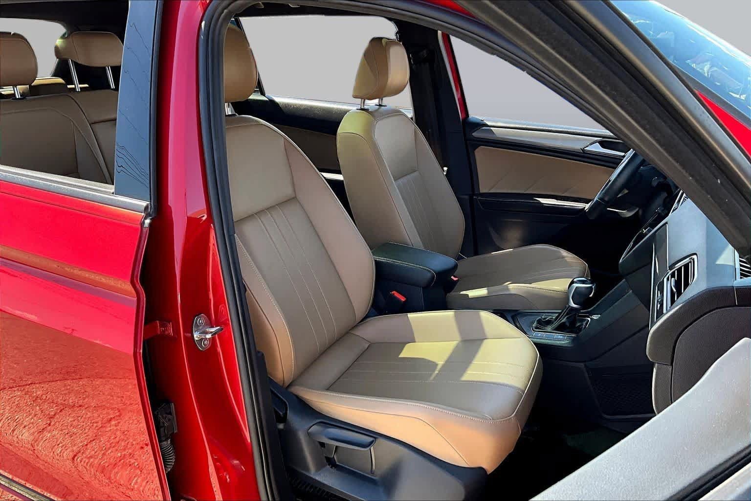 Used 2024 Volkswagen Tiguan SE R-Line w/ MDO Package, Three-Row FWD image 9