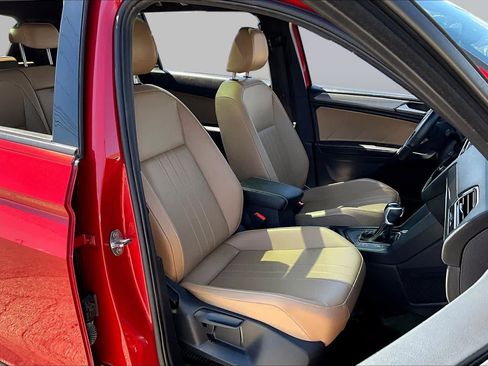 Used 2024 Volkswagen Tiguan SE R-Line w/ MDO Package, Three-Row FWD image 9