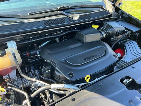 Used 2019 Chrysler Pacifica Limited w/ Advanced Safetytec Group FWD image 11