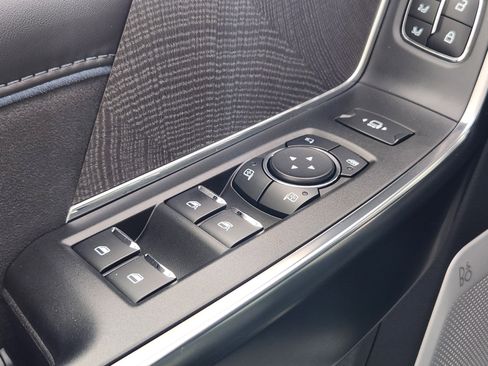 Certified 2025 Ford F250 Platinum w/ Tremor Off-Road Package image 17