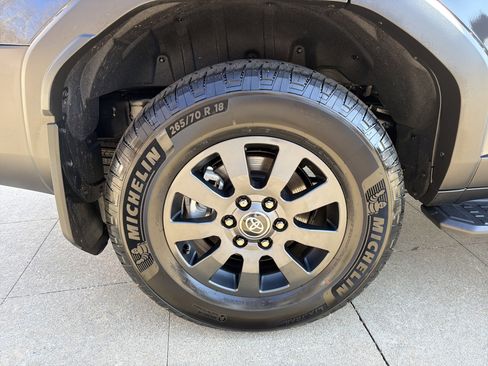 Used 2025 Toyota Land Cruiser Base image 17