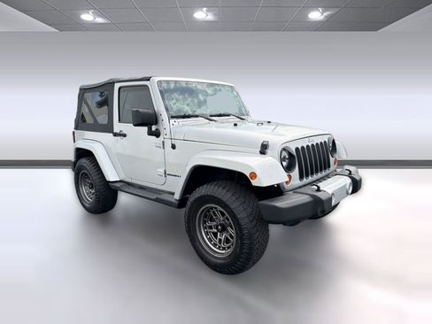 Used 2011 Jeep Wrangler Sahara w/ Connectivity Group AWD/4WD image 6