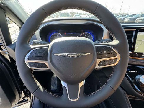 New 2026 Chrysler Pacifica Pinnacle image 18
