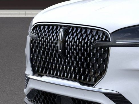 New 2026 Lincoln Aviator AWD image 17
