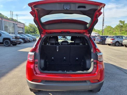 Used 2024 Jeep Compass Latitude AWD/4WD image 9