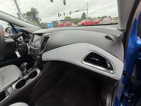 Used 2019 Chevrolet Cruze LT FWD image 14
