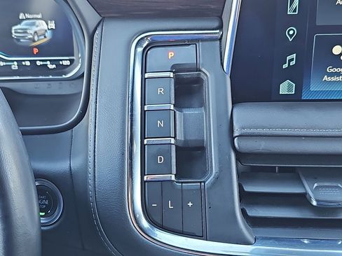 Used 2024 Chevrolet Suburban LT image 28