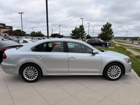 Used 2017 Volkswagen Passat 1.8T SE w/ SE Lighting Package FWD image 10